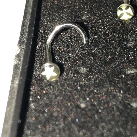 Black with White Star 18 Gauge C-shaped Nose Ring - Picture 3 of 4